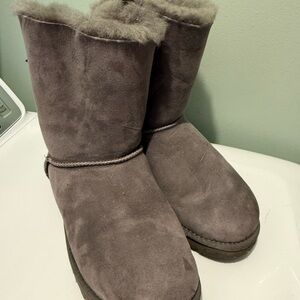 UGG Women's Gray Suede Winter Boots